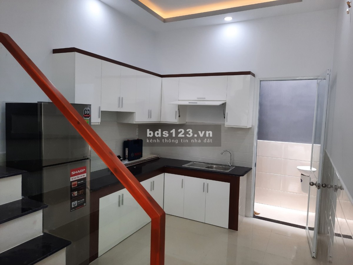 nhà SIÊU NGỘP quận Bình Tân 3 lầu, 4 phòng ngủ, sân thượng rộng rãi thoáng mát. chỉ có 2 tỷ 450