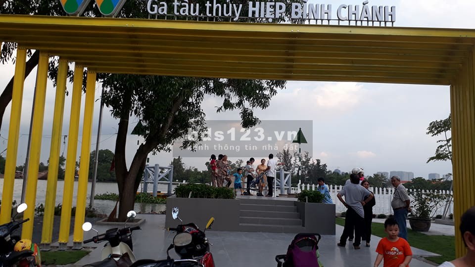 Căn góc 2 tầng 10x20 MT đs 10 dọc sông khu Hiệp Bình Chánh, đường lớn 20m