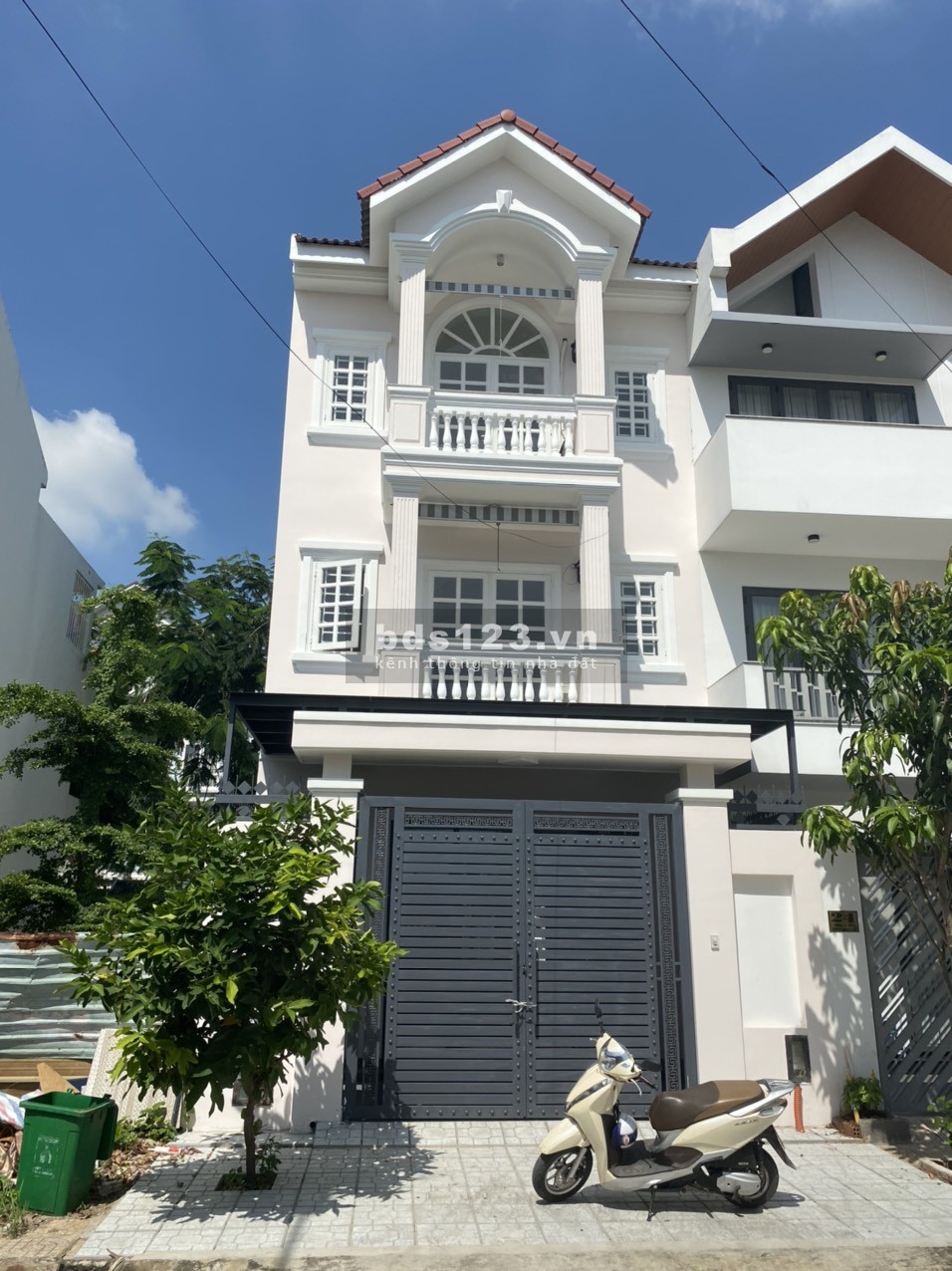 Chủ nhà cần bán gấp nhà phố 1T/2 khu Khang Điền giá 12.5 tỷ, sổ sẵn