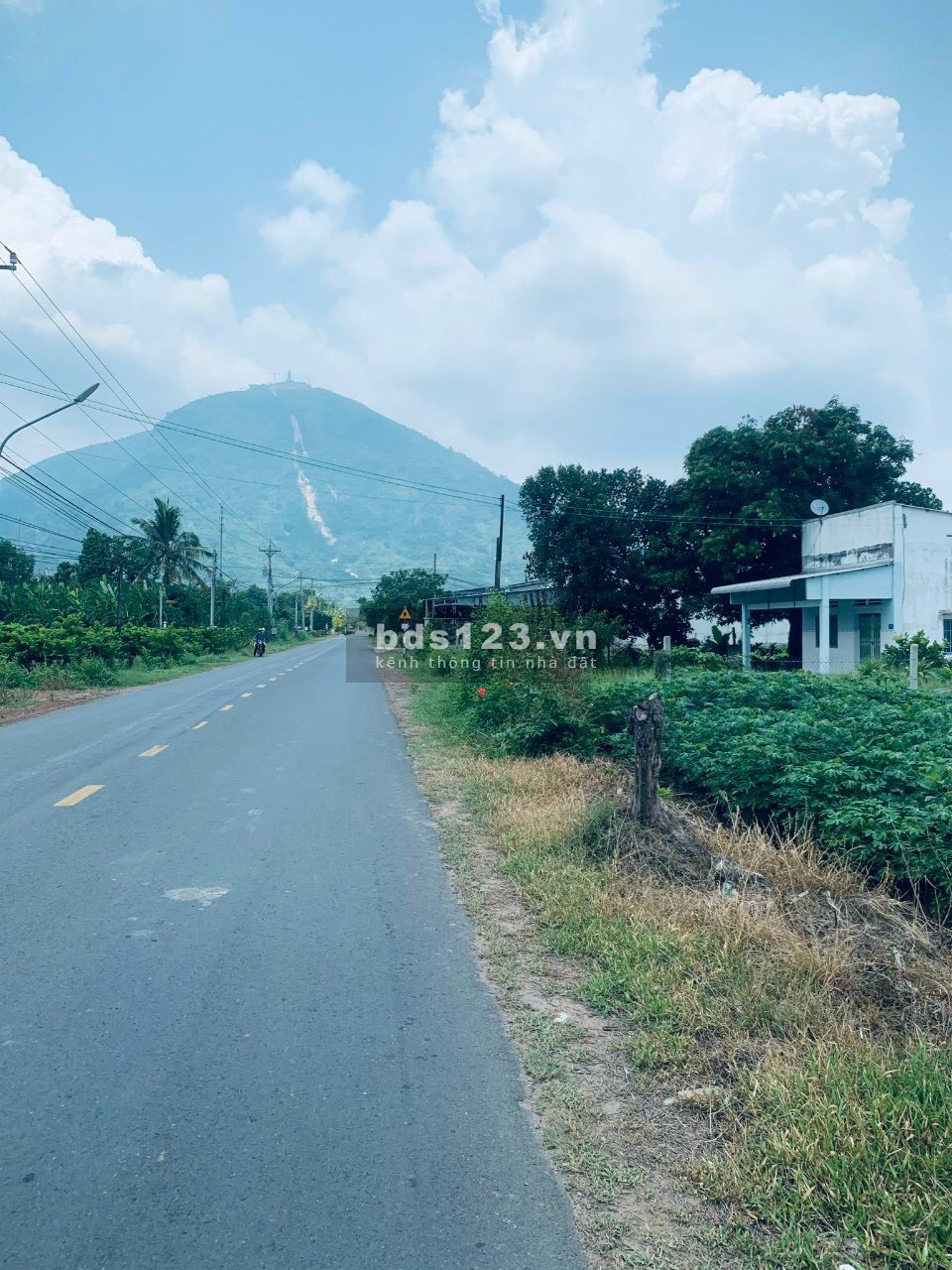 Bán đất thổ cư Dương Minh Châu Tây Ninh. dt 300m giá đầu tư. ngang 5m sâu 40 đến 60