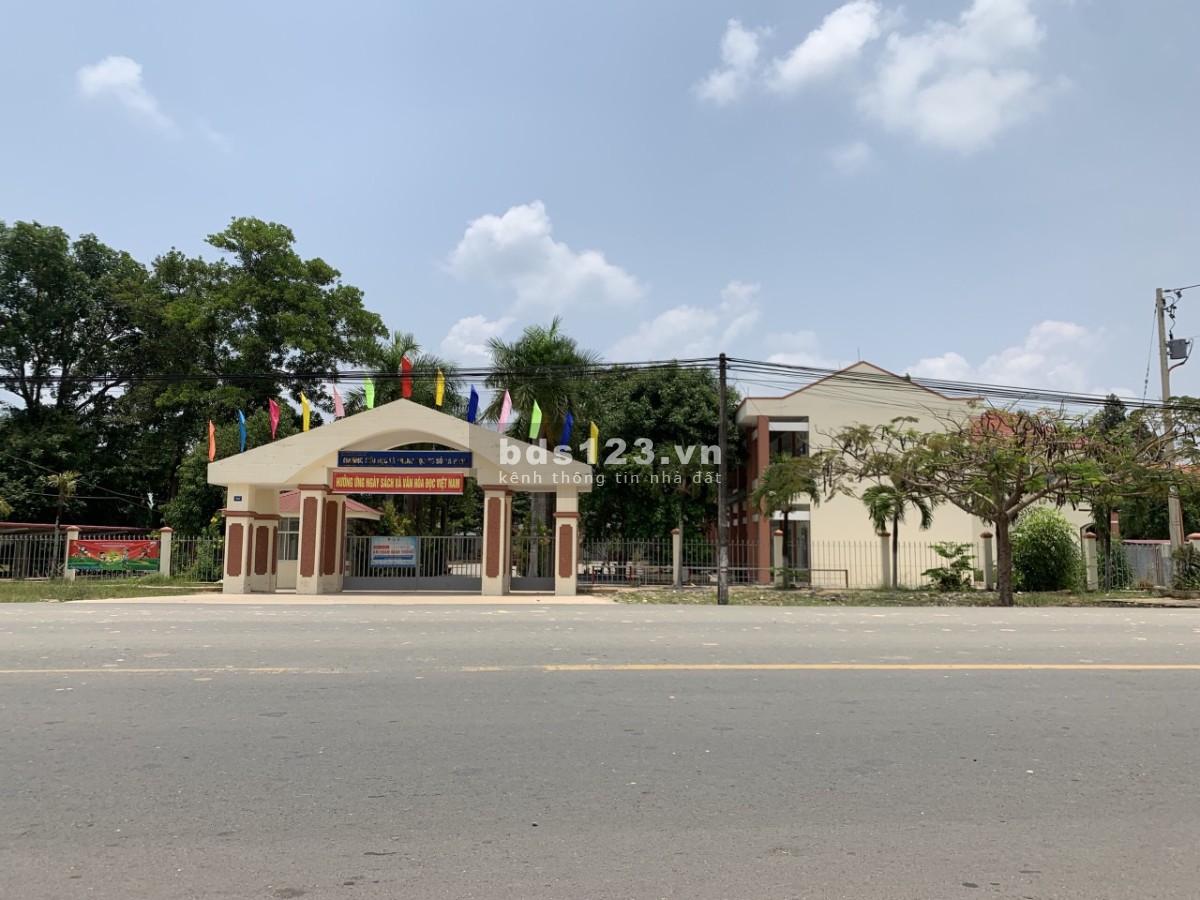 Bán đất thổ cư Dương Minh Châu Tây Ninh. dt 300m giá đầu tư. ngang 5m sâu 40 đến 60