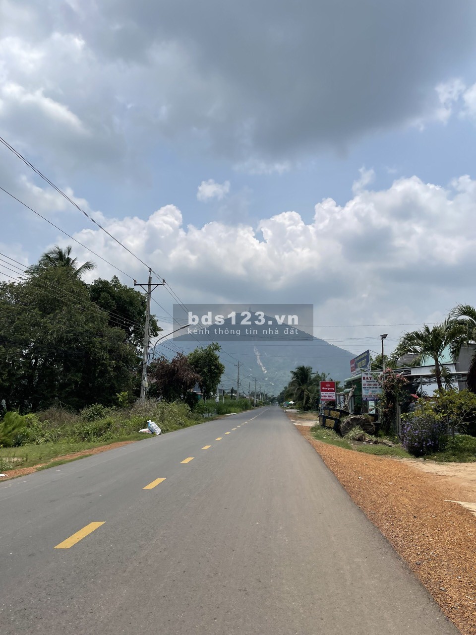 Bán đất thổ cư Dương Minh Châu Tây Ninh. dt 300m giá đầu tư. ngang 5m sâu 40 đến 60