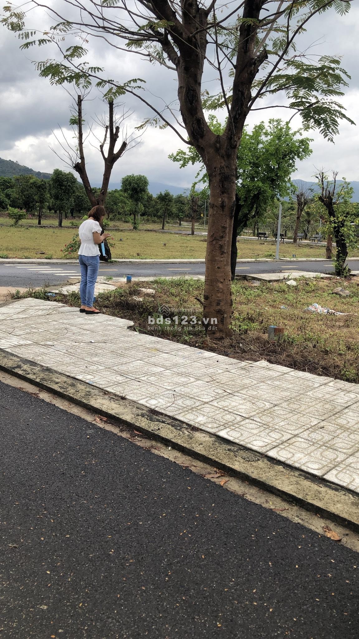 Bán đất suối Tân lô góc 2 mặt tiền đường 10m, full thổ cư, giá bán chỉ 11.5 triệu/m2