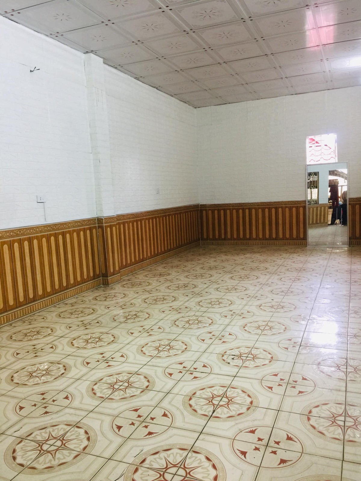 Bán nhà phố Lĩnh Nam Hoàng Mai diện tích 58m2, 4 tầng giá chỉ 5.85 tỷ nhà mới, ô tô đỗ cửa