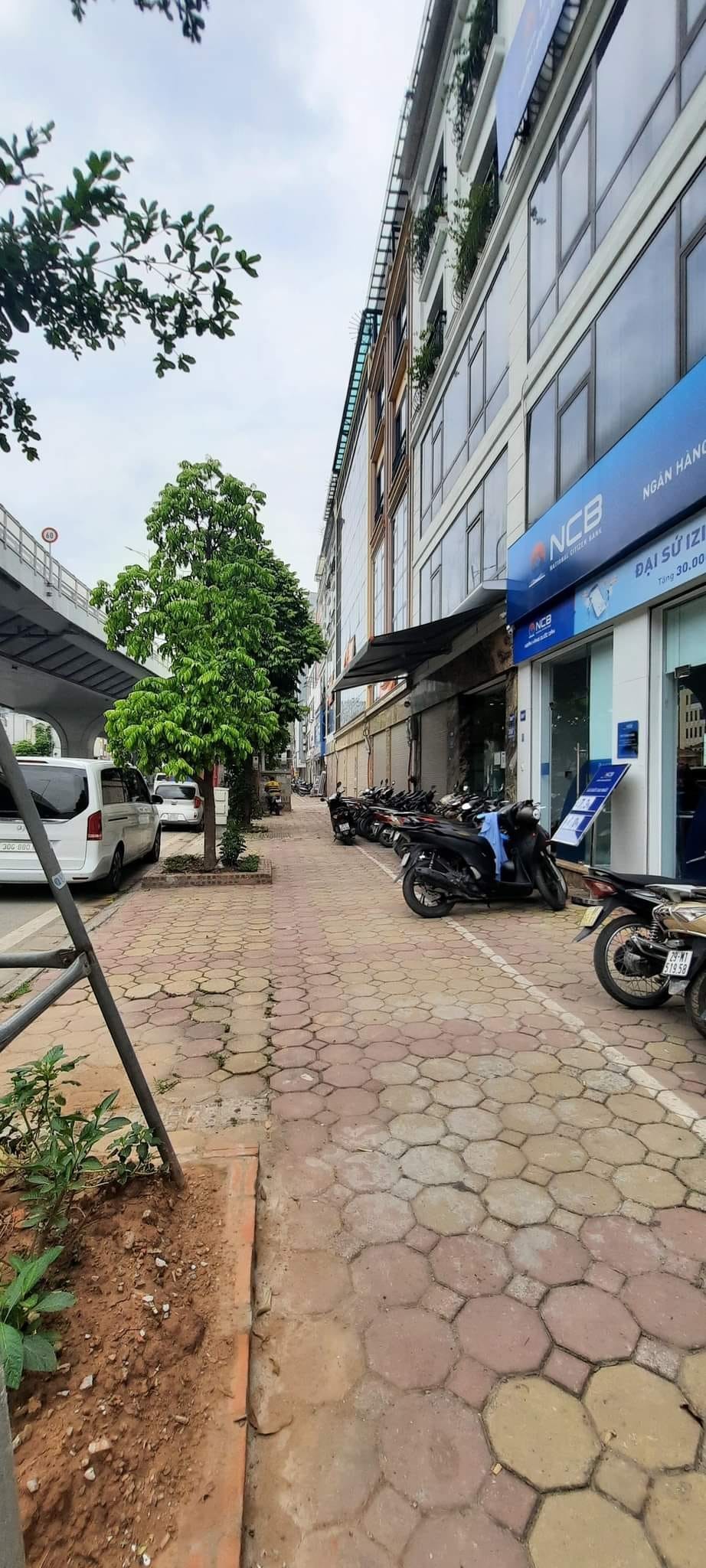 Bán nhà mặt phố Trần Hưng Đạo diện tích 100m2 giá bán chỉ hơn 26 tỷ Hoàn Kiếm