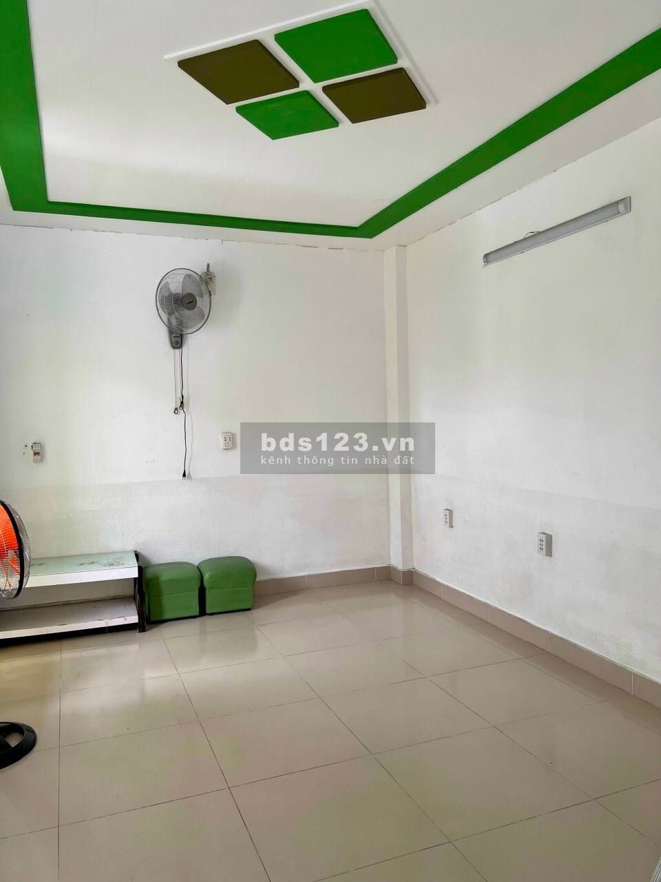 Bán nhà chính chủ rộng khu dân cư đông đúc bàn giao đầy đủ giấy tờ