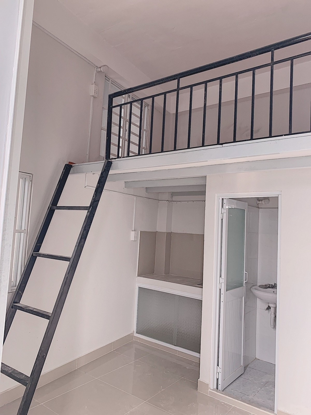 Bán tòa nhà 7 tầng mặt tiền Âu Cơ, diện tích sử dụng 135m2 đang cho thuê 120 triệu