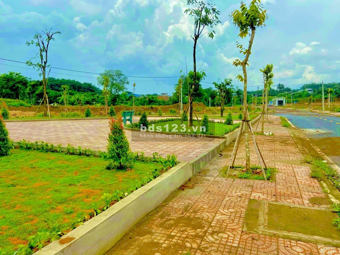 Cần ra một lô đât 100m2 giá rẽ nhất thị trường cách quốc lộ 14 40m gia 576tr