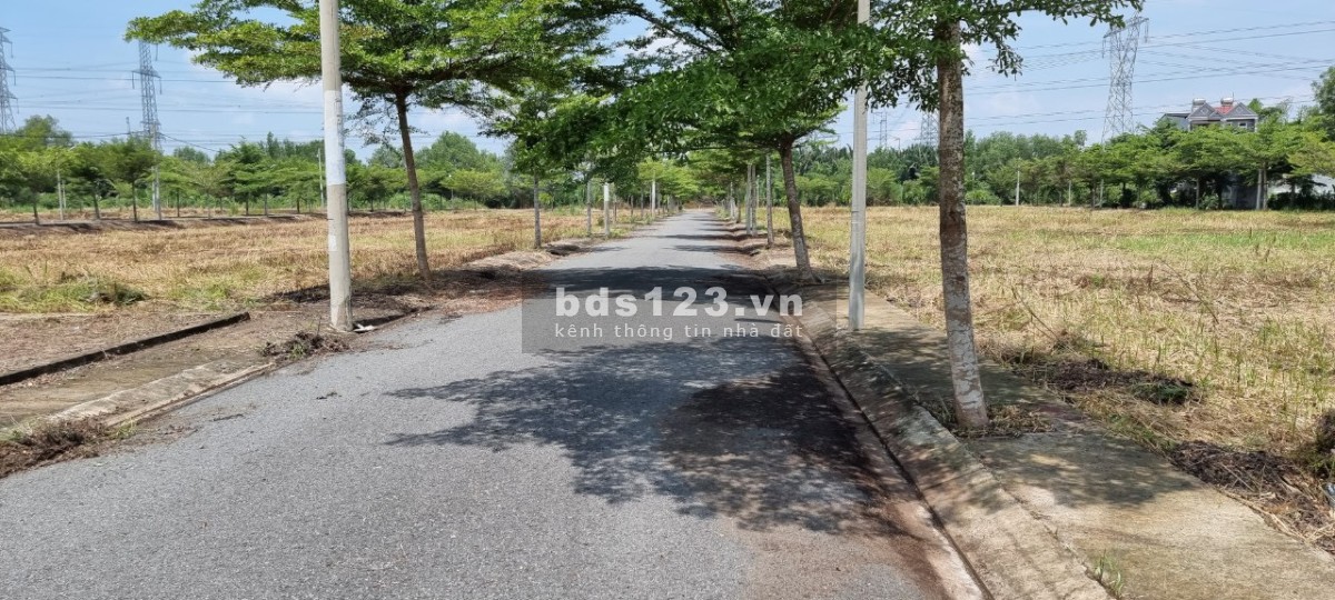 Đất Nền Làng Đại Học có sổ, 69 triệu/m2 dtsd 98m2 cửa Hướng TB liên hệ 0936122125