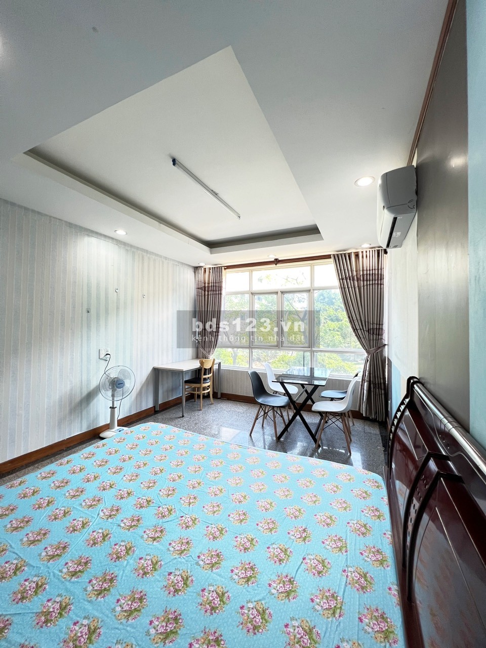 Phòng Ban Công Rộng 30m2 Ở Chung Cư Hoàng Anh Giai Việt Q.08