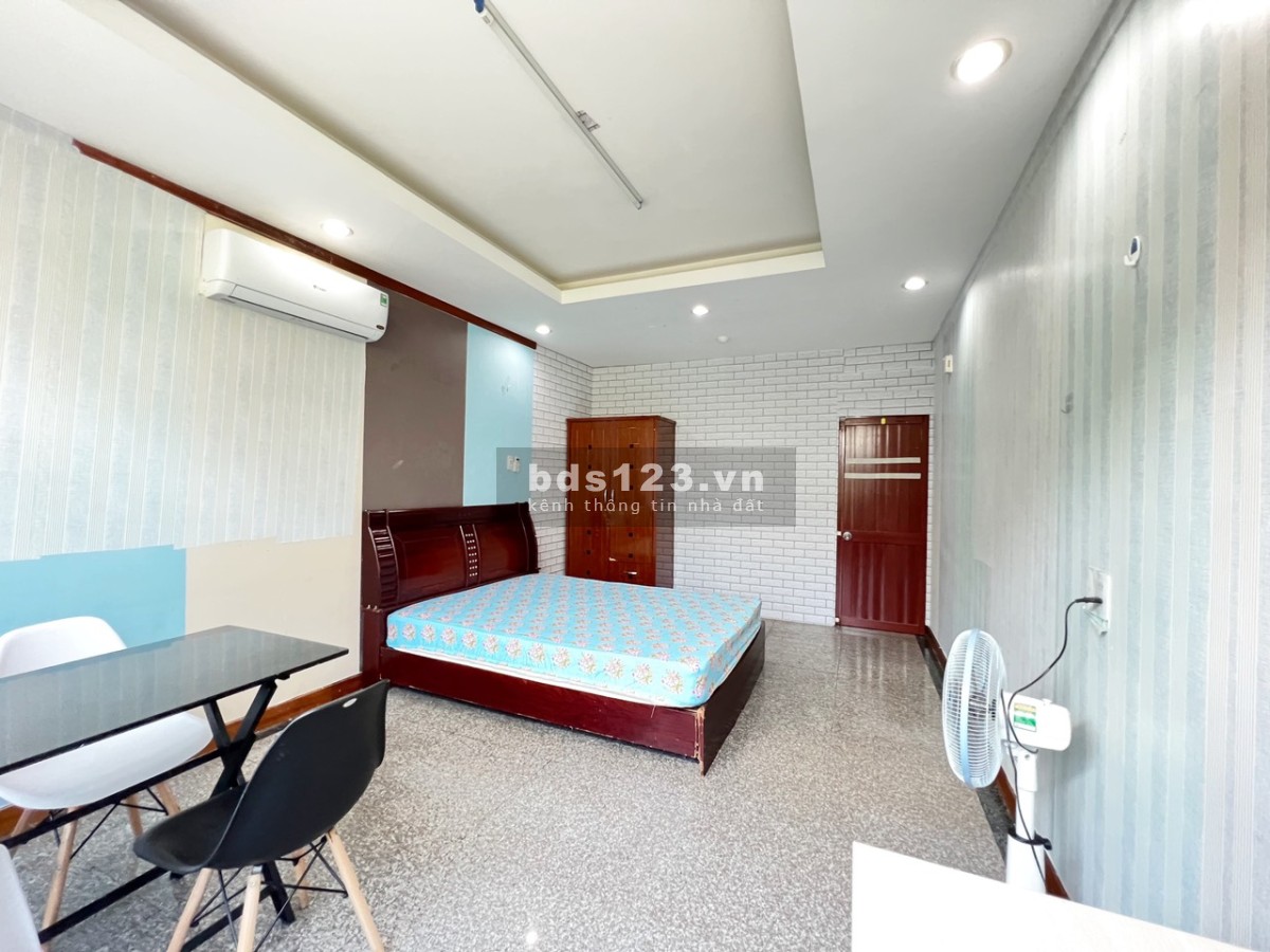 Phòng Ban Công Rộng 30m2 Ở Chung Cư Hoàng Anh Giai Việt Q.08