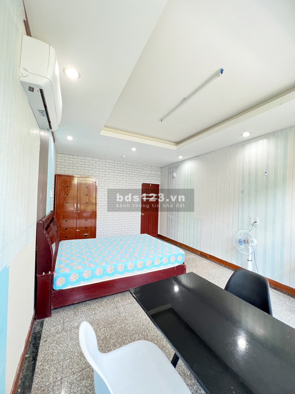 Phòng Ban Công Rộng 30m2 Ở Chung Cư Hoàng Anh Giai Việt Q.08
