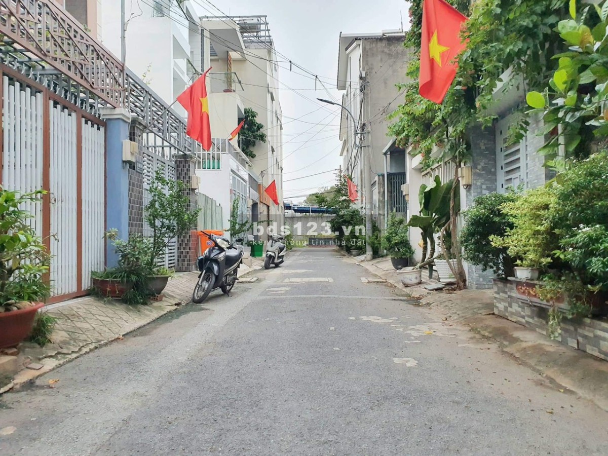 Hẻm 12 đường 339 Phước Long B Dt Khủng 100m2 ( 5*20) giá bán chỉ 7.8 tỷ