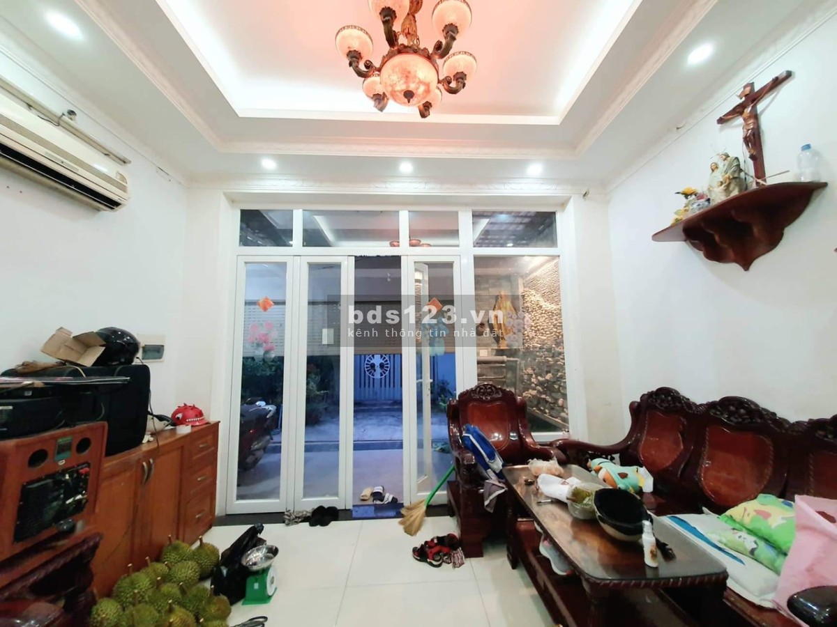 Hẻm 12 đường 339 Phước Long B Dt Khủng 100m2 ( 5*20) giá bán chỉ 7.8 tỷ