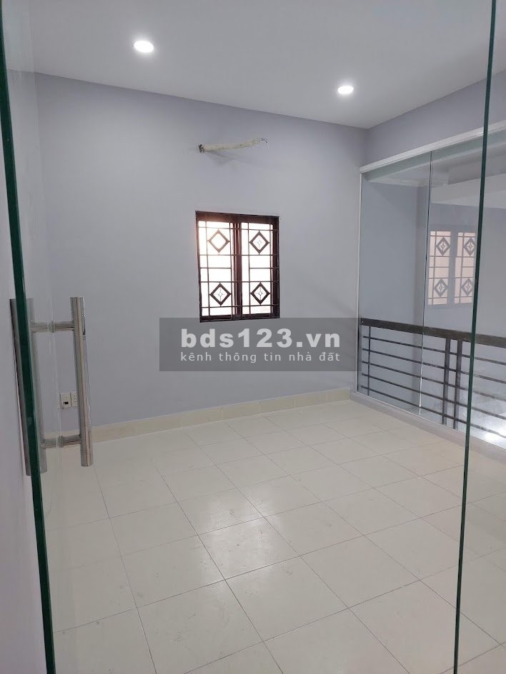 Cho thuê nhà 93/6 Bùi Minh Trực Quận 8 3 phòng ngủ liên hệ 0843407839