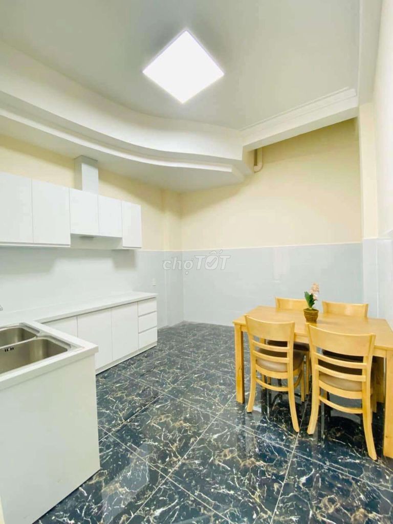 Bán nhà rộng 52m2, hẻm xe hơi 4 tầng 6 phòng ngủ, Phan Văn Trị, giá nhỉnh 7 tỷ
