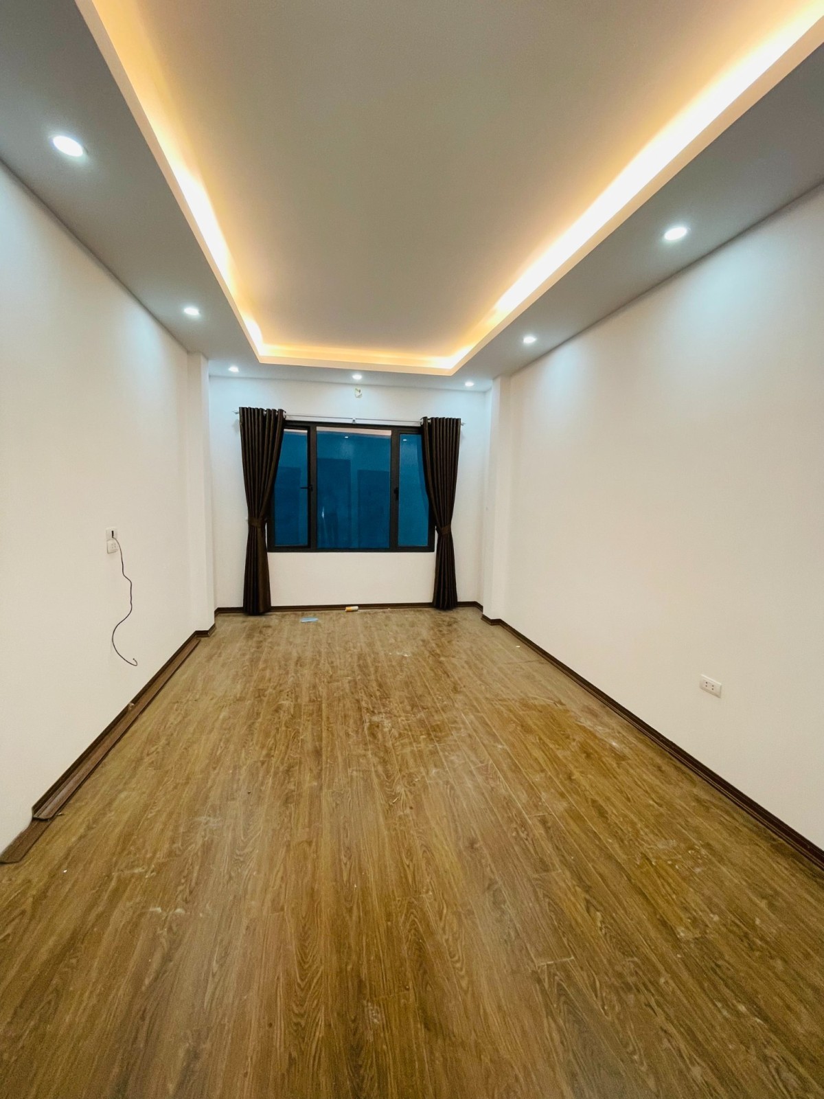 Bán nhà đẹp diện tích 40m2 phố Hoàng Quốc Việt 20m ra ngõ ô tô giá nhỉnh 4 tỷ