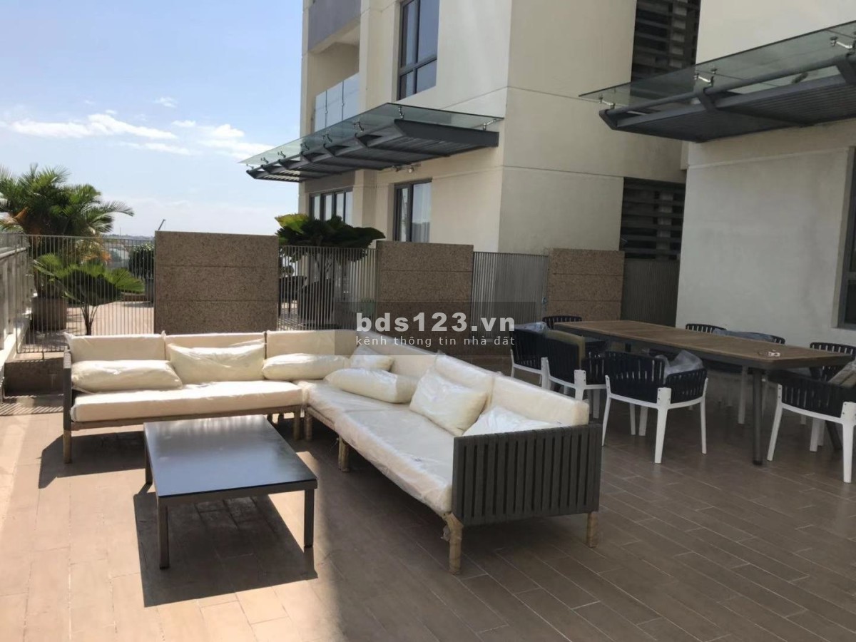 Căn hộ 3pn có Sân Vườn siêu to. Thích hợp cho gia đình có đông thành viên. LH em Tâm: 0902.0506. 43