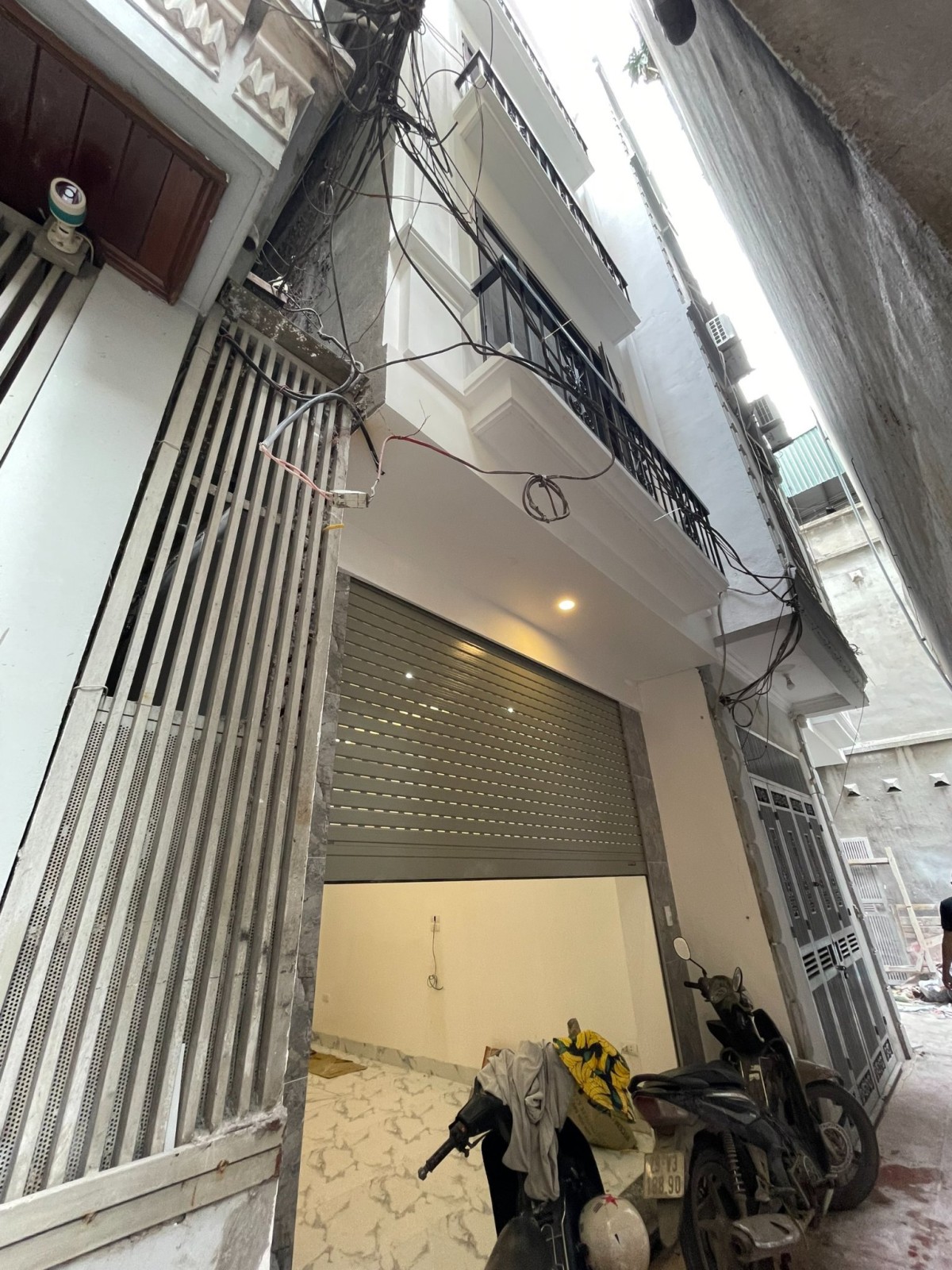 Bán nhà đẹp diện tích 40m2 phố Hoàng Quốc Việt 20m ra ngõ ô tô giá nhỉnh 4 tỷ