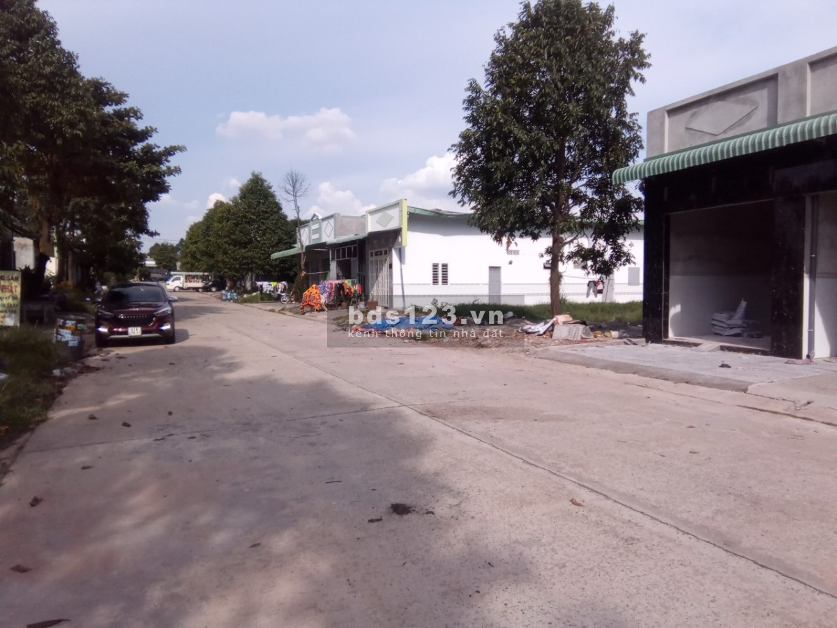 Cần bán gấp lô đất đường DH8 thổ cư 100% trong khu Đô thị Mỹ Phước