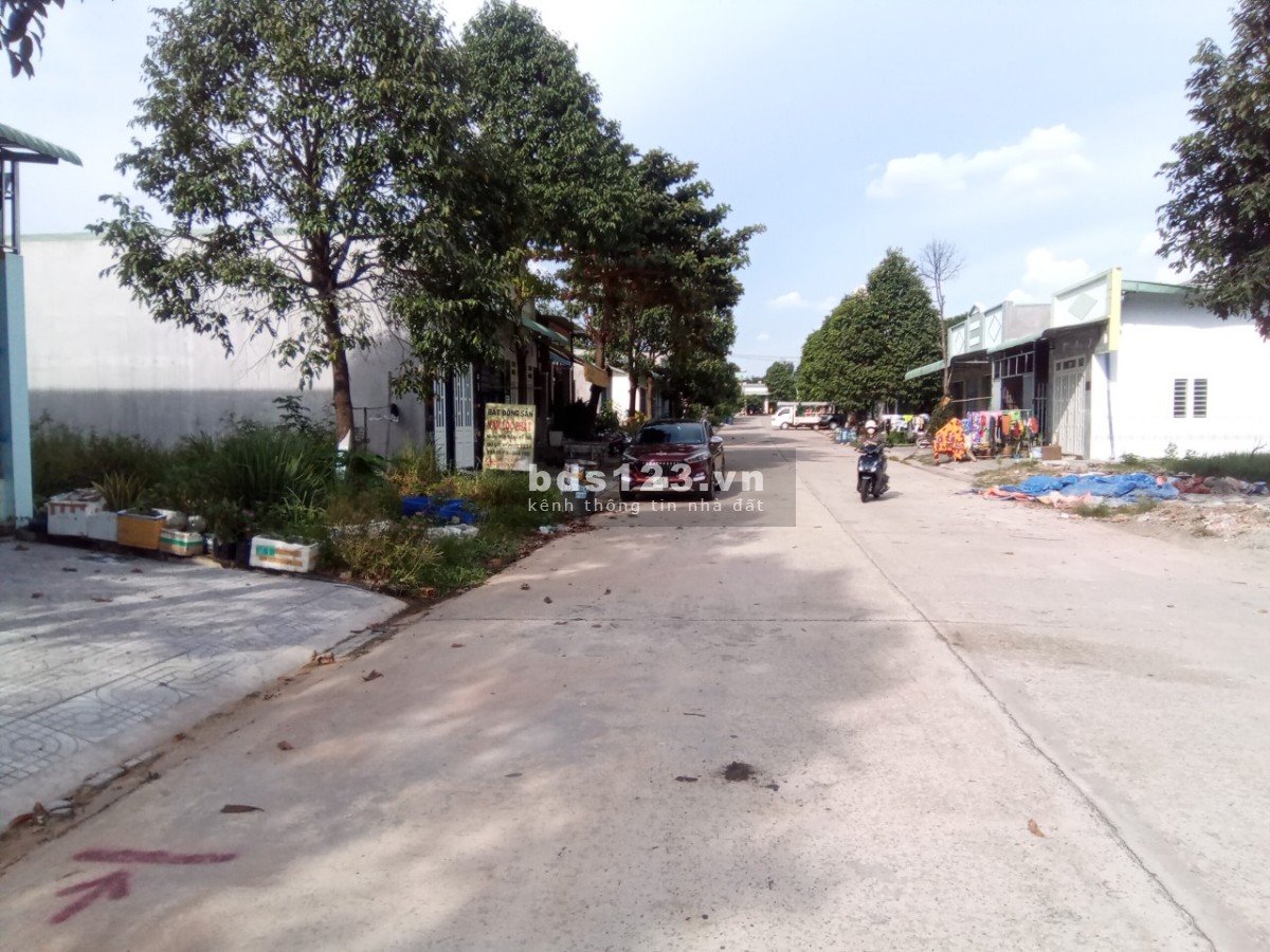 Cần bán gấp lô đất đường DH8 thổ cư 100% trong khu Đô thị Mỹ Phước