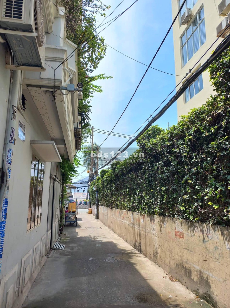 Bán nhà Quận 7 hẻm rộng diện tích sử dụng 60m2 vừa ở vừa cho thuê giá rẻ