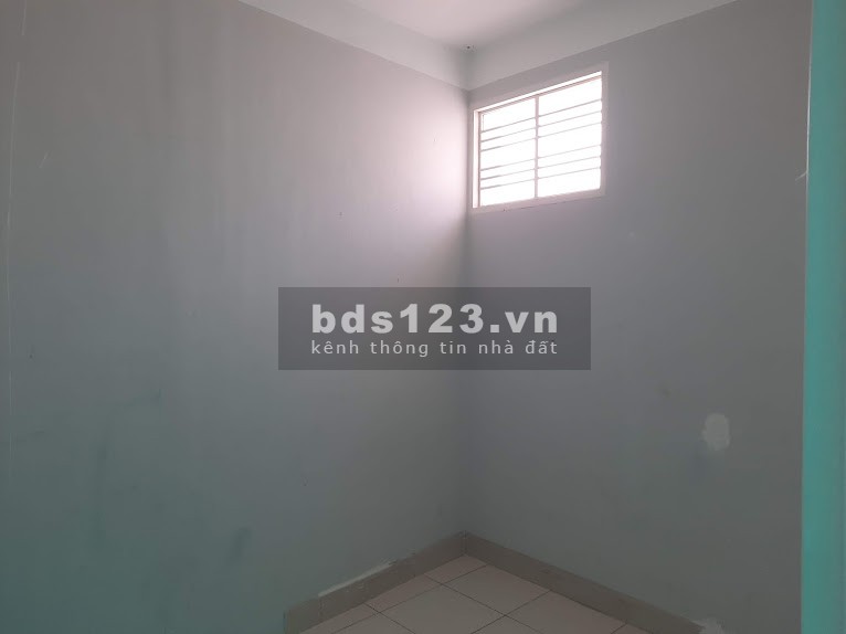 Hiện còn 2 phòng cho nam thuê tại Quận 4 giá 1tr7 và 2.5tr khu an ninh
