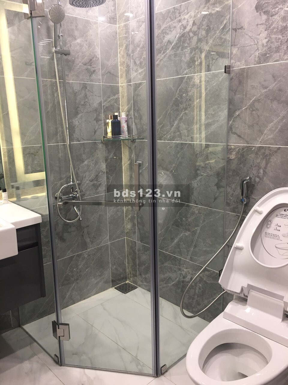 Chính chủ bán căn hộ 2 phòng ngủ full nội thất view Hoà bình, giá .3 tỷ, tiền sỏ hồng, lh 0906847066