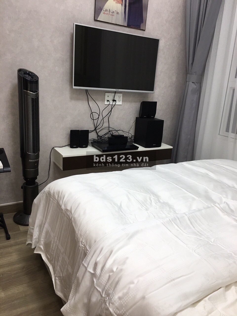 Chính chủ bán căn hộ 2 phòng ngủ full nội thất view Hoà bình, giá .3 tỷ, tiền sỏ hồng, lh 0906847066