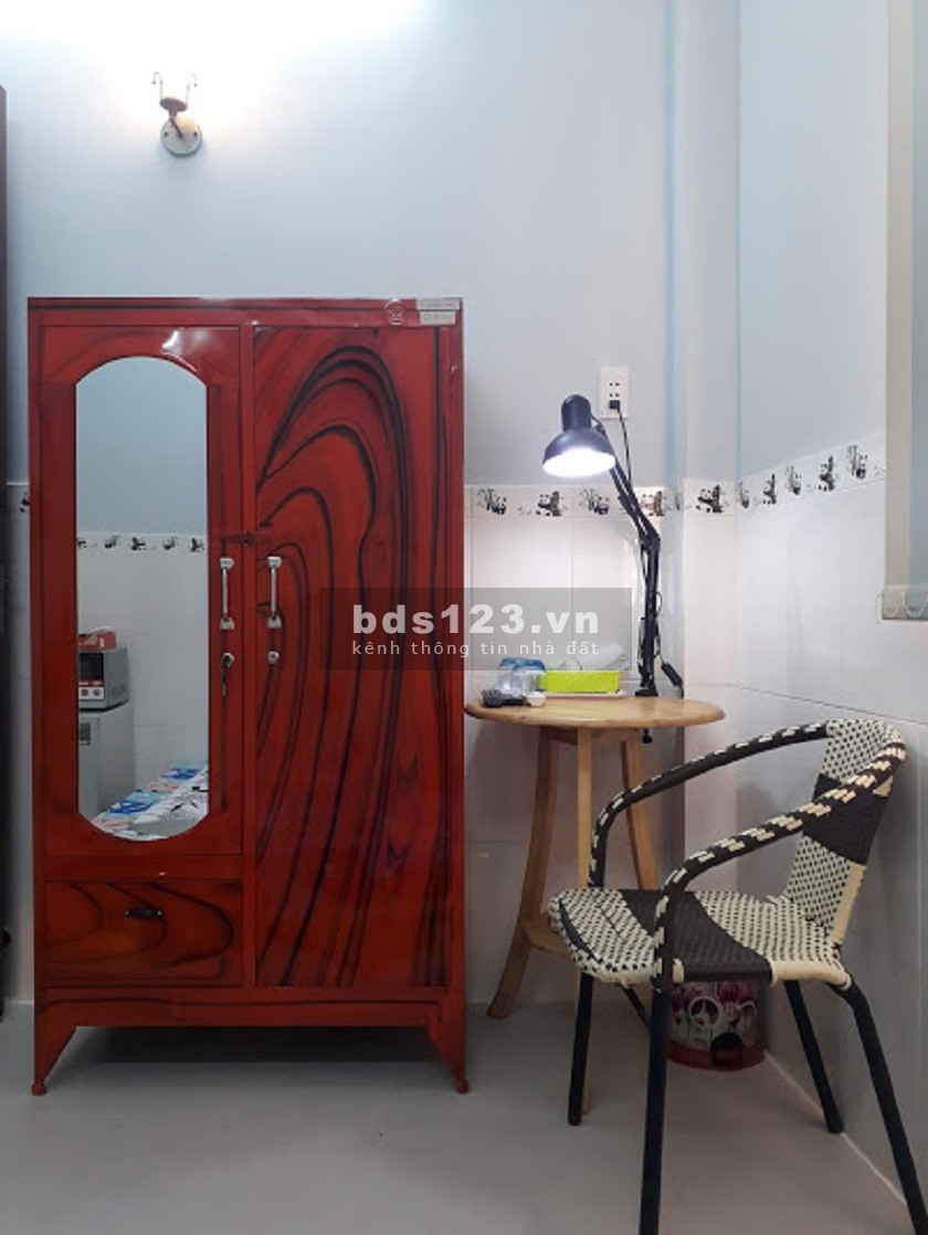Hiện còn 2 phòng cho nam thuê tại Quận 4 giá 1tr7 và 2.5tr khu an ninh
