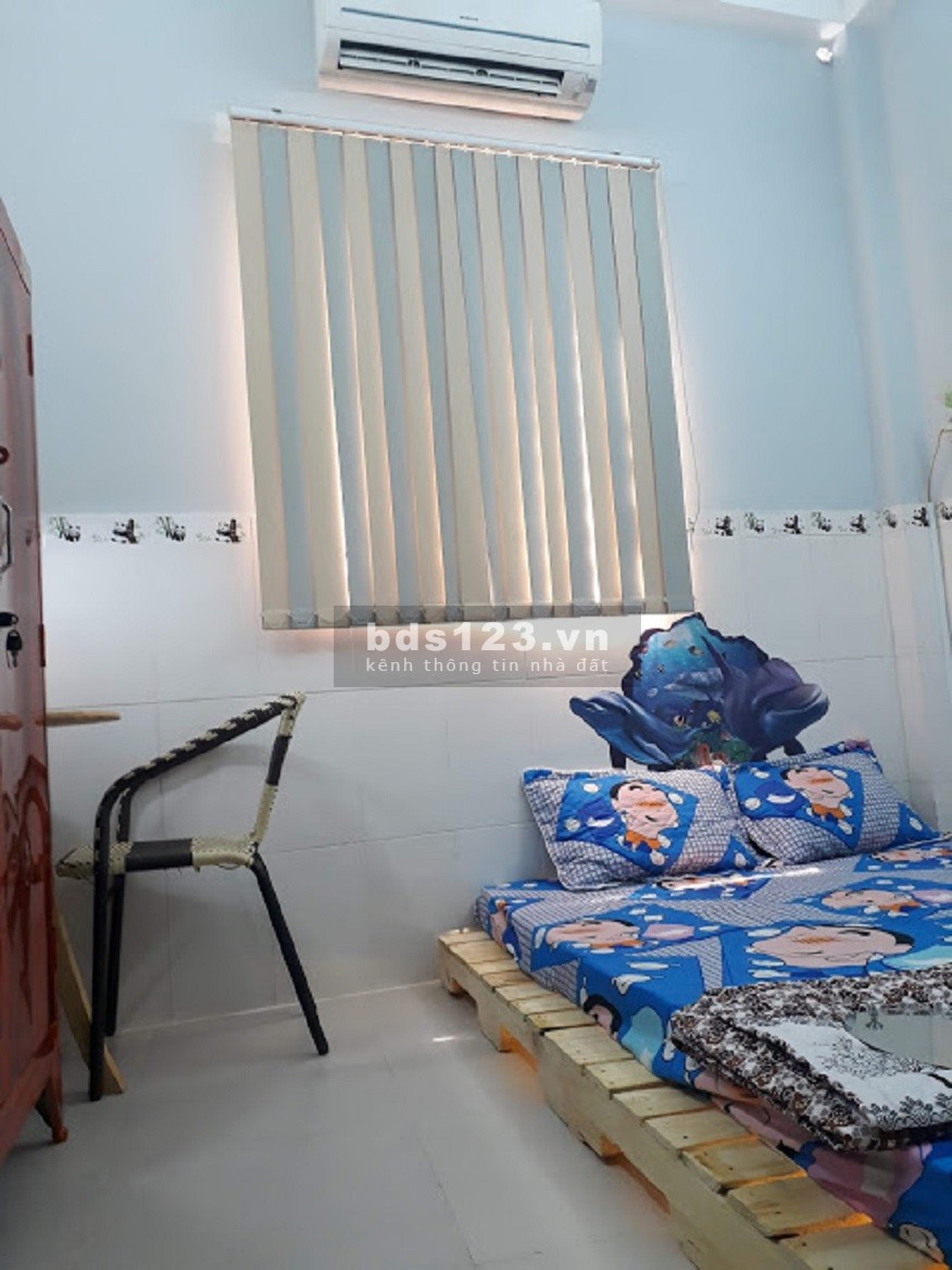Hiện còn 2 phòng cho NAM thuê tại Quận 4 giá 1tr7 và 2.5 triệu, liên hệ 0868427739