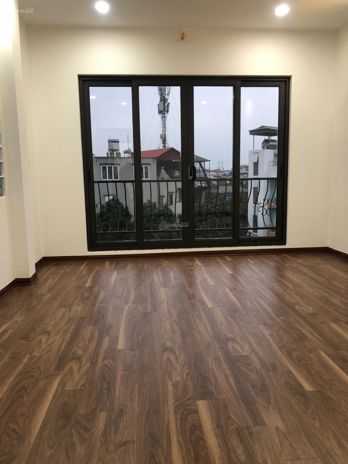 Bán nhà mới Tả Thanh Oai 4 tầng x 32m2 x 4 ngủ nhỉnh 2 tỷ, mặt ngõ, oto vào, kd được, cực đẹp