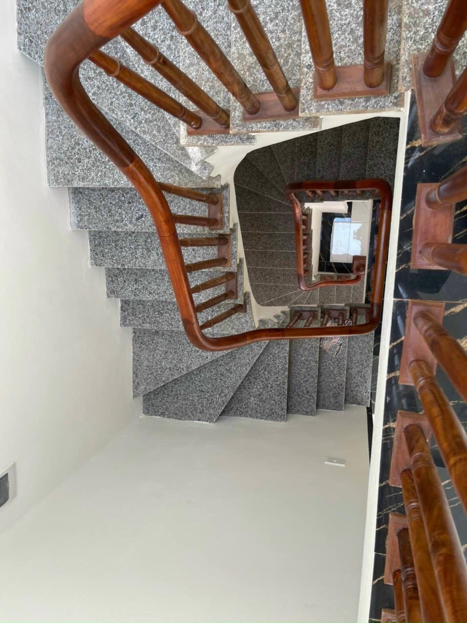 Bán nhà mới Tả Thanh Oai 4 tầng x 32m2 x 4 ngủ nhỉnh 2 tỷ, mặt ngõ, oto vào, kd được, cực đẹp
