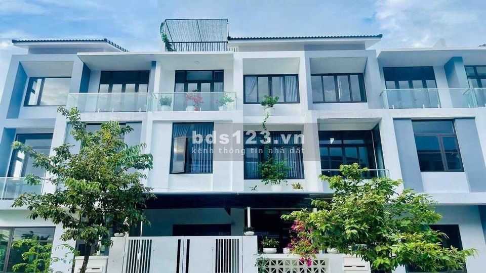 Nhà giá tốt đối diện siêu thị Aeon Mall ngay trung tâm thành phố Huế, lh 0796551468