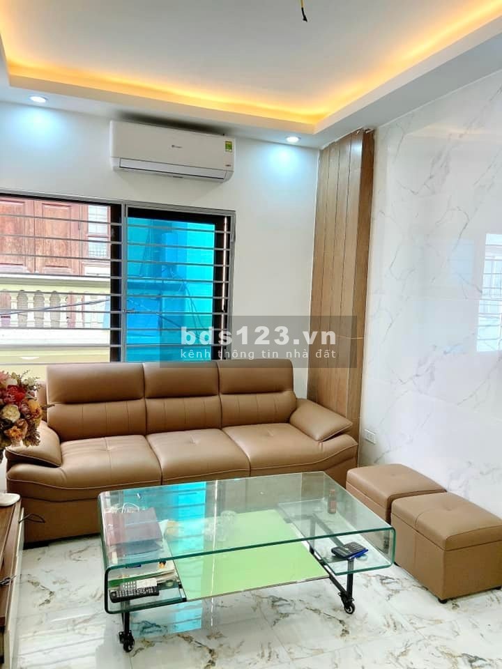Nhà mới trần cung, mặt ngõ kinh doanh, gần chợ, trường học dt 42 m2 - 5t - 4,5tỷ
