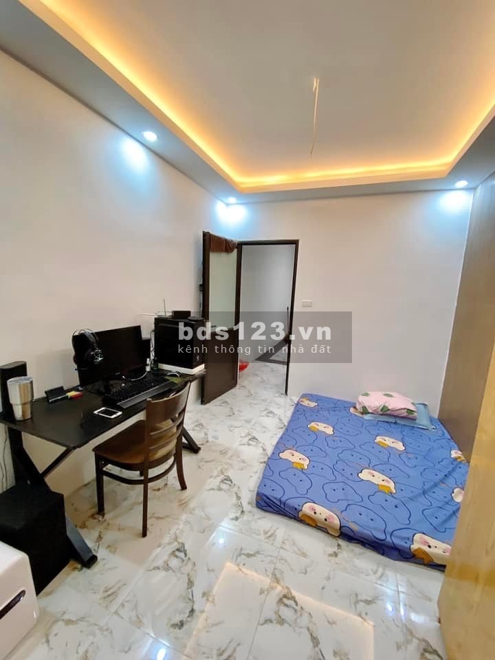 Nhà mới trần cung, mặt ngõ kinh doanh, gần chợ, trường học dt 42 m2 - 5t - 4,5tỷ