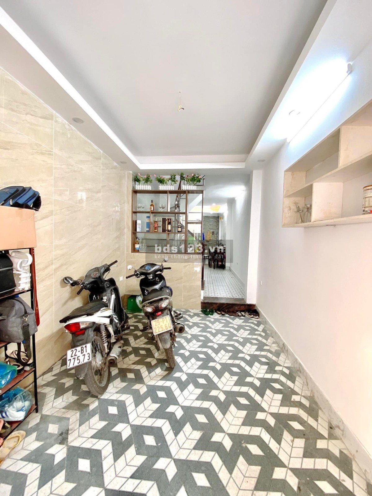 Nhà mới trần cung, mặt ngõ kinh doanh, gần chợ, trường học dt 42 m2 - 5t - 4,5tỷ