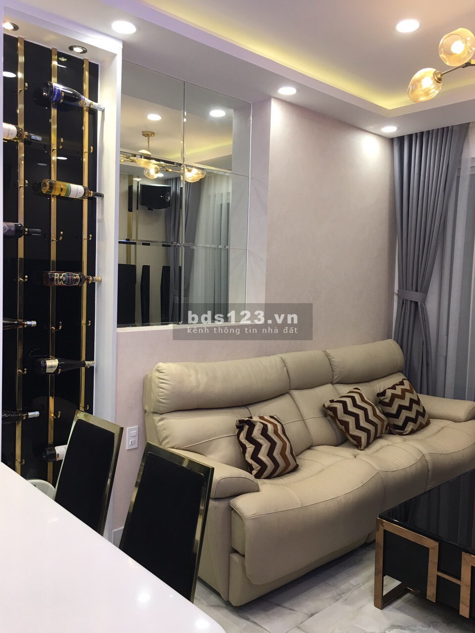 Chính chủ bán căn hộ 2 phòng ngủ full nội thất view Hoà bình, giá .3 tỷ, tiền sỏ hồng, lh 0906847066