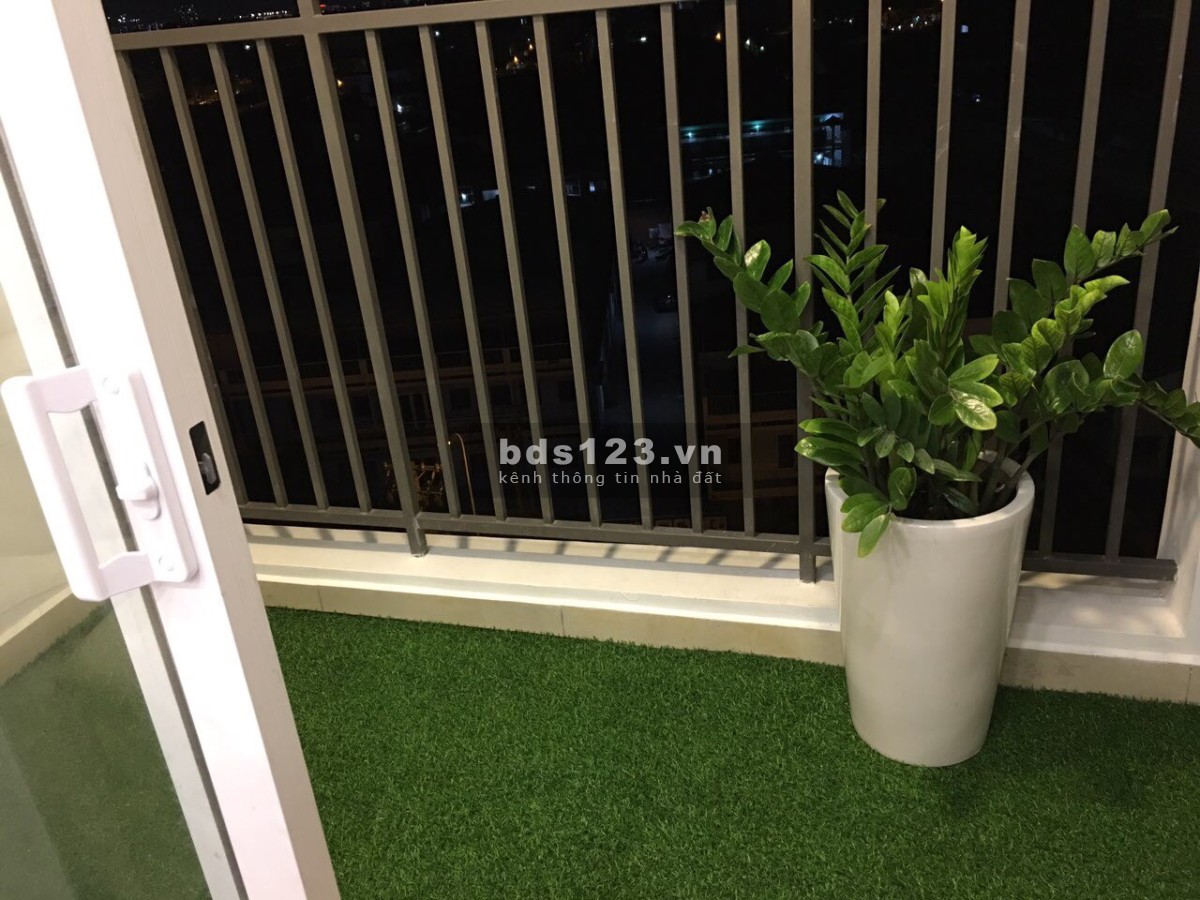 Chính chủ bán căn hộ 2 phòng ngủ full nội thất view Hoà bình, giá .3 tỷ, tiền sỏ hồng, lh 0906847066