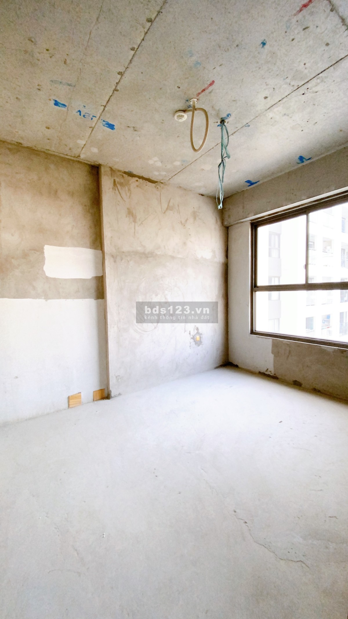 Liên hệ 0907758378 bán căn 2 phòng ngủ, nhà thô, bàn giao vào ở ngay