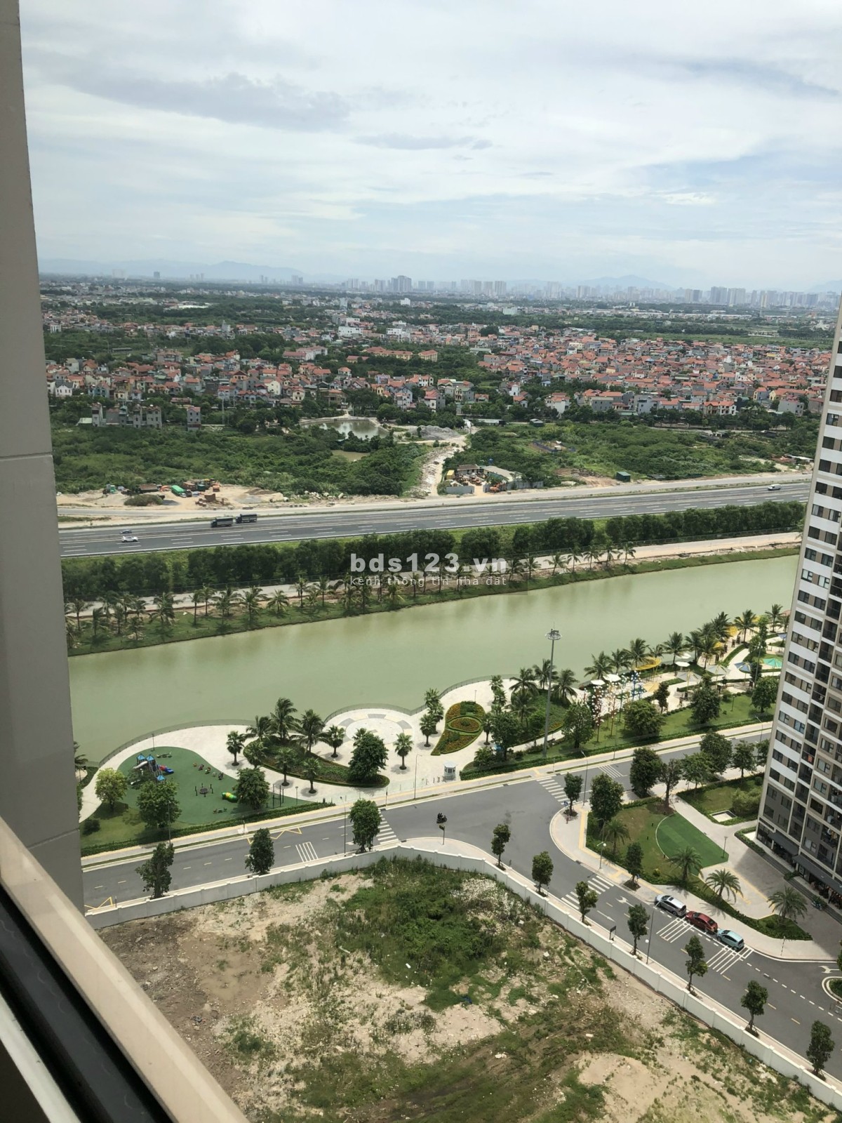 Bán căn hộ Vinhomes Ocean Park 2 pn, dt 60m2, giá 1.53 tỷ, khu dân cư đông đúc, đủ tiện ích