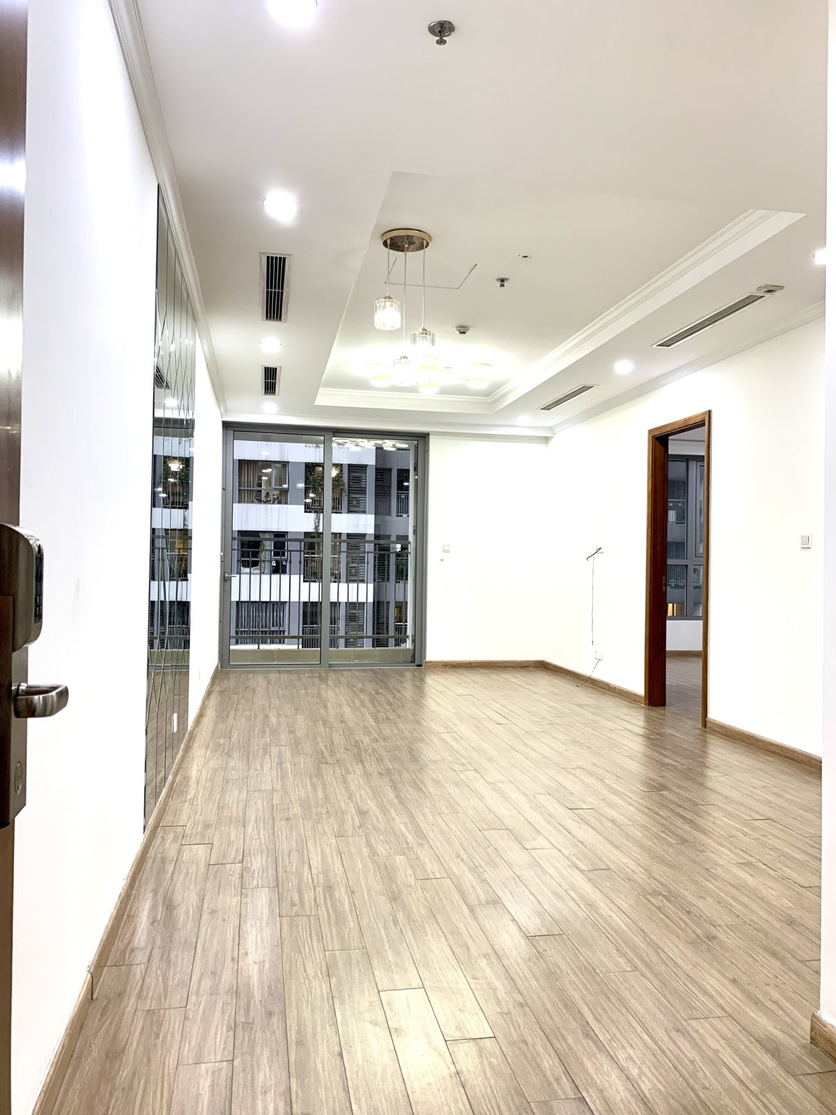 Gia đình cần chuyển nhượng căn hộ 82m2 khu Park Hill - Times City giá 4.35 tỷ thu net