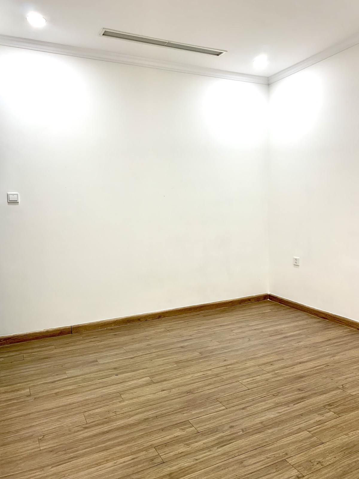 Gia đình cần chuyển nhượng căn hộ 82m2 khu Park Hill - Times City giá 4.35 tỷ thu net