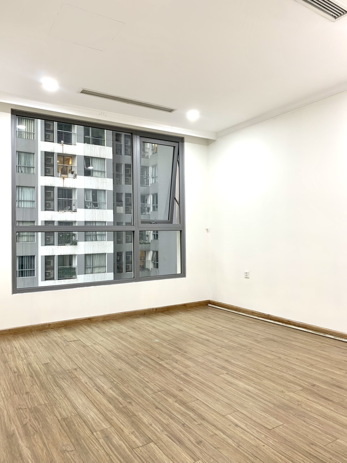 Bán căn 2PN khu Vinhomes Times City - Park Hill rộng 82m2, thiết kế các phòng ngủ vuông vắn, đồ