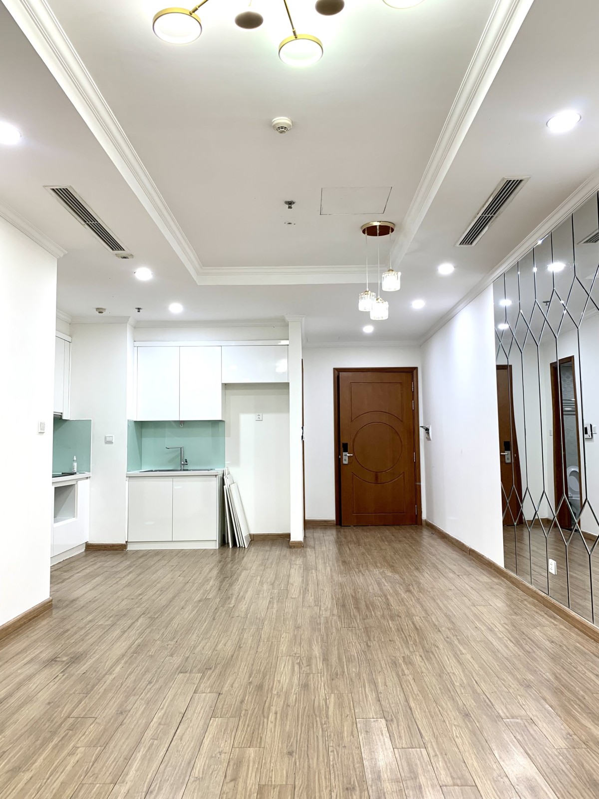 Gia đình cần chuyển nhượng căn hộ 82m2 khu Park Hill - Times City giá 4.35 tỷ thu net