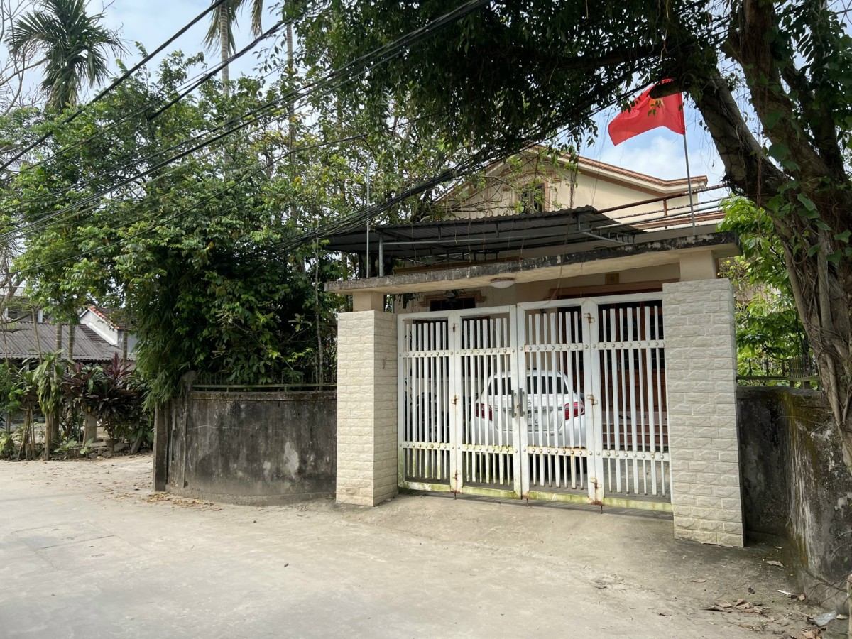 Nhà cấp 4 2 mặt tiền khu vực La Ỷ, Phú Thượng. 3 phòng ngủ rộng rãi thoải mái. Đường ô tô.