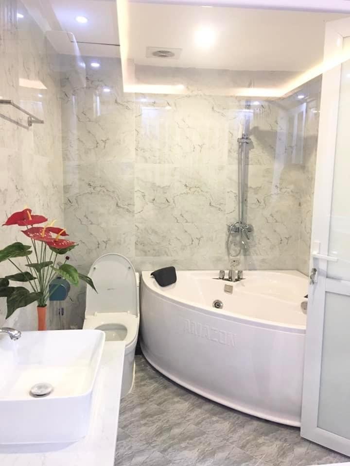 Bán nhà đẹp thang máy, ô tô tránh, có gara ô tô đường Hoàng Văn Thái dt 47m2, 6 tầng, giá 11.3 tỷ