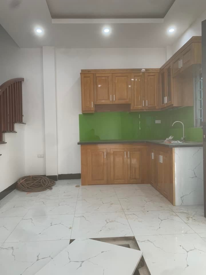 Bán nhà Thanh Trì, dt 32m2 x5 tầng, ô tô, mới, đẹp, rẻ, ở luôn, giá 2 tỷ khu dân trí