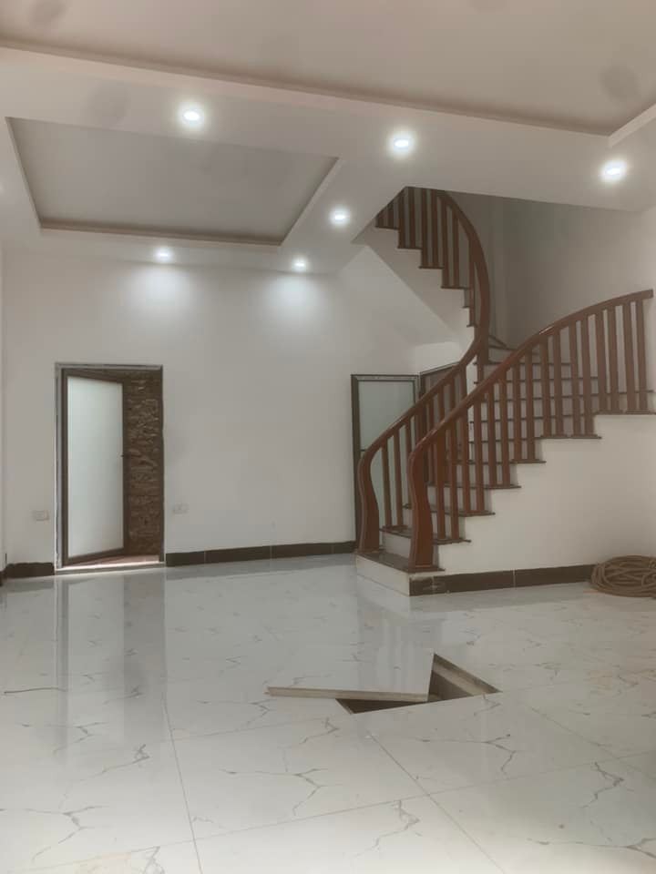 Bán nhà Thanh Trì, dt 32m2 x5 tầng, ô tô, mới, đẹp, rẻ, ở luôn, giá 2 tỷ khu dân trí