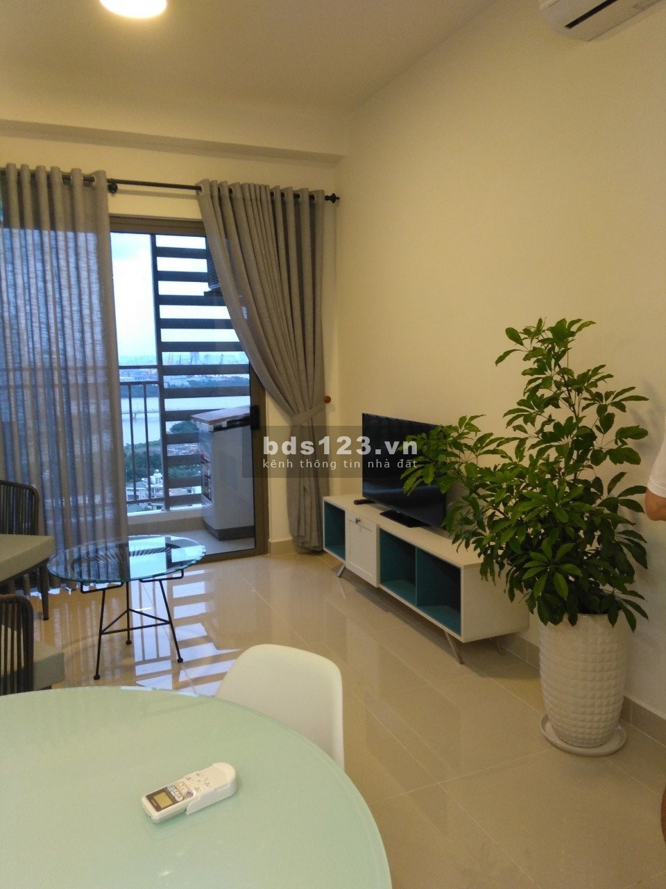 Khẳng định căn 2PN view Hồ bơi, ban công hẹp bao trọn rẻ nhất Sun, nội thất sang trọng, không nắng